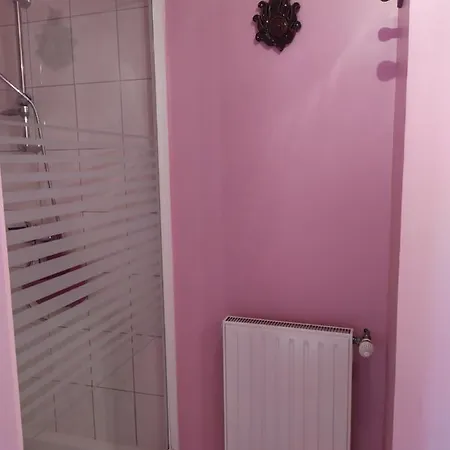 瑞莱斯岩石通道b&b酒店