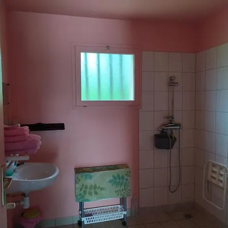 瑞莱斯岩石通道b&b酒店 *